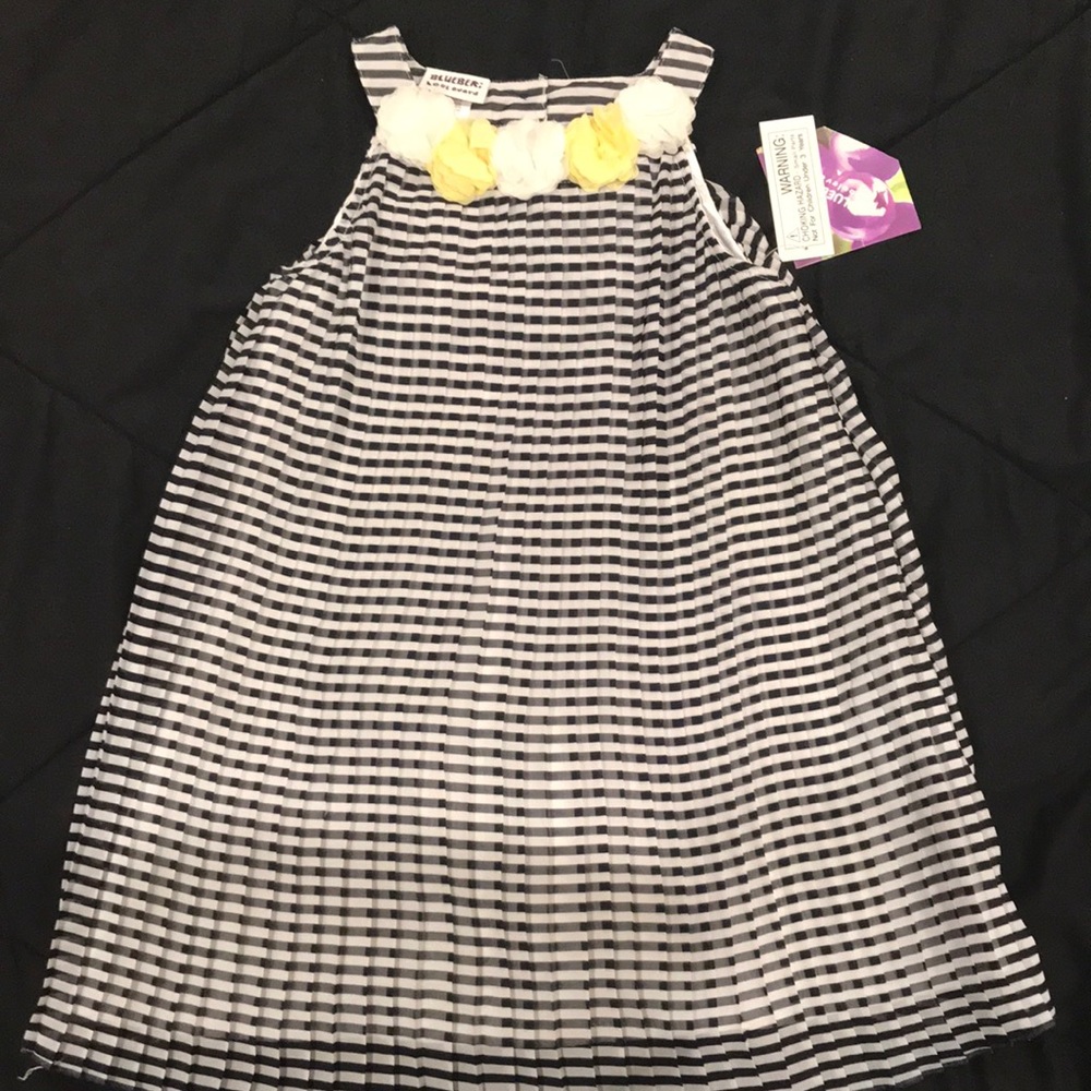 Blueberi boulevard  girls dress white/black size 5 new with tag .